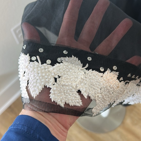 Jacquline Quinn skirt with faux pearl beaded embroidered leaves, size 4 - Picture 4 of 11